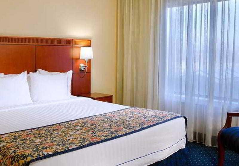 Готель Courtyard Chicago Highland Park/Northbrook Номер фото
